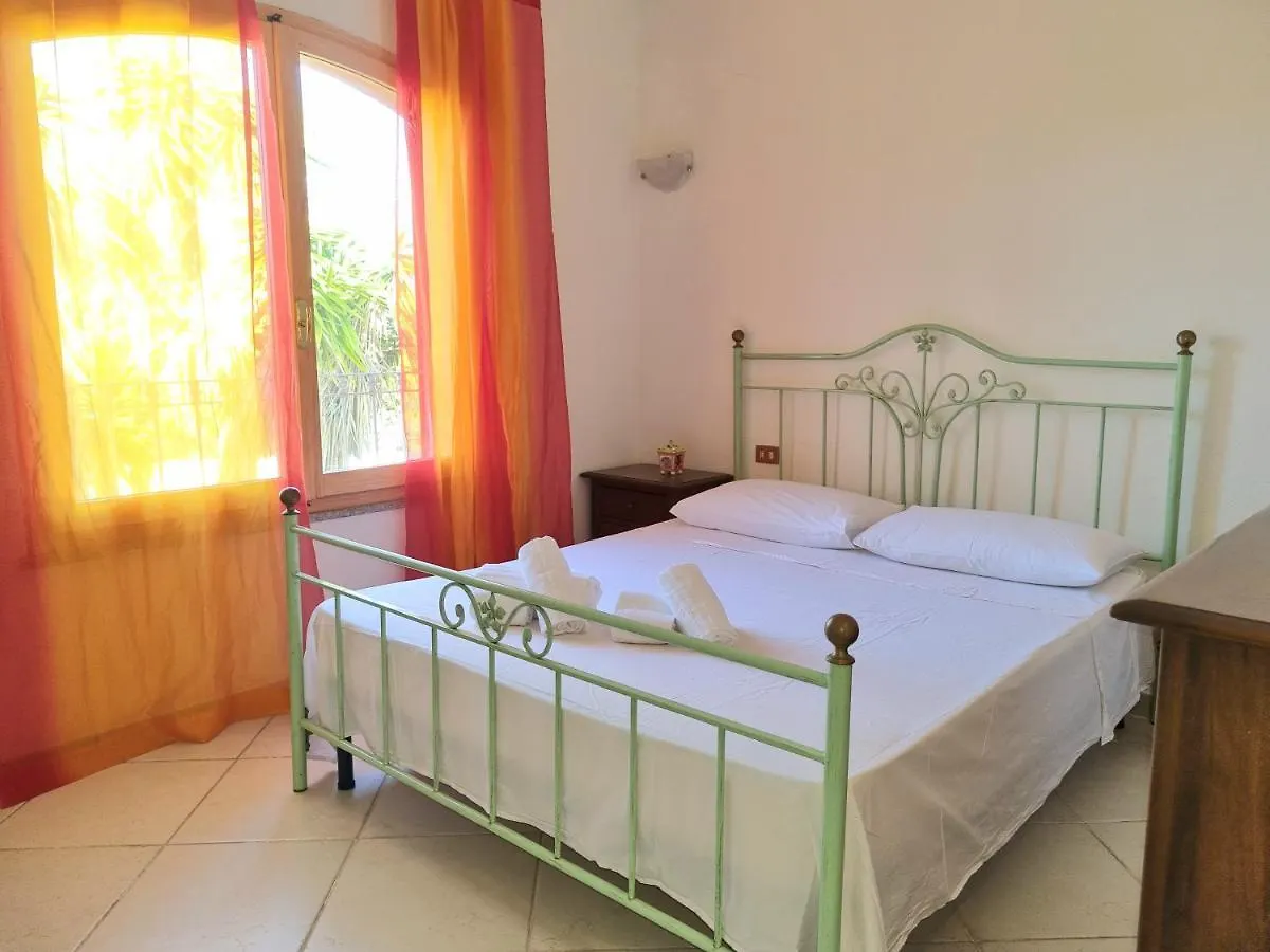 Luminosa villetta a vicino al mare Porto San Paolo  Casa vacanze