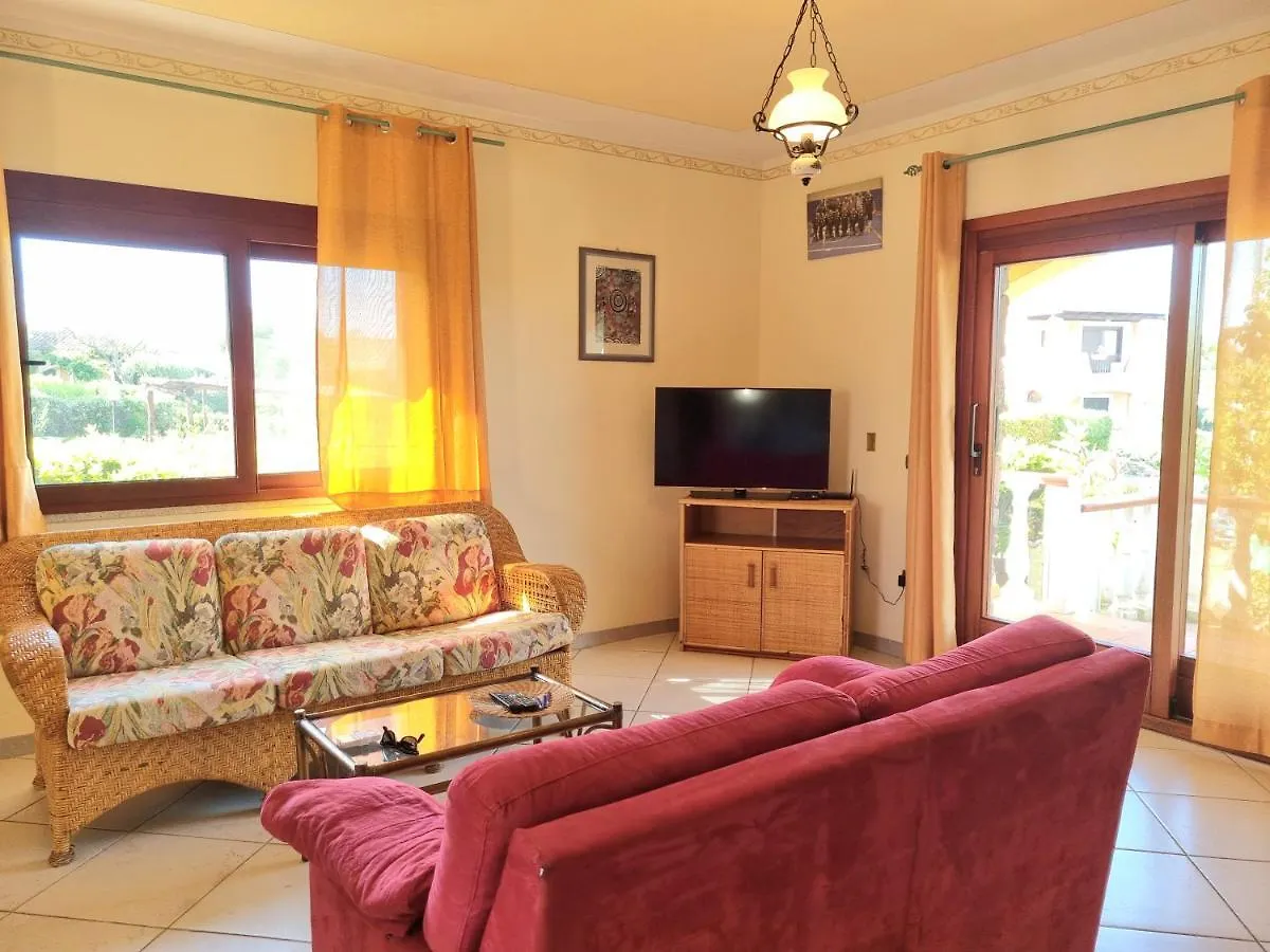Casa vacanze Luminosa villetta a vicino al mare Porto San Paolo  Italia